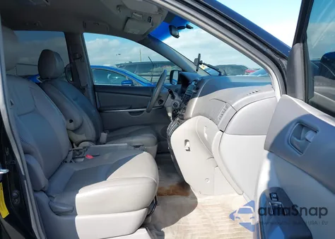 2010 Toyota Sienna Le from USA, damaged, VIN 5TDKK4CC1AS329370